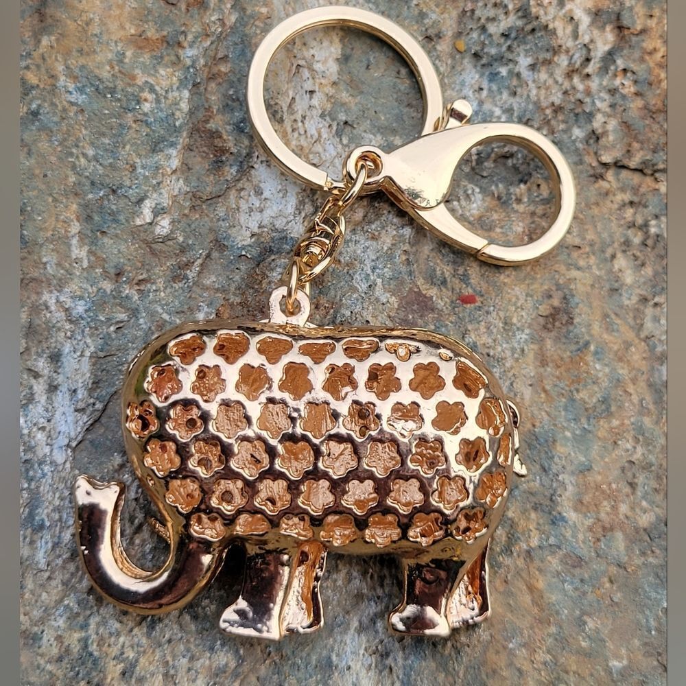 ‎Austrian Crystal Elephant Keychain - Picture 6 of 7